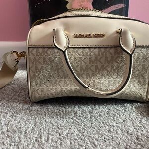 Michael kors crossbody